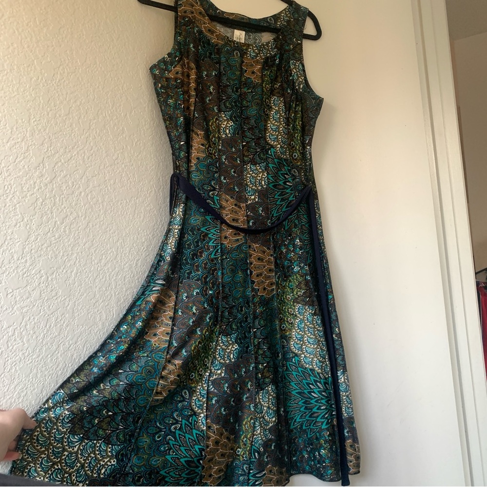 PERSEPTION CONCEPT sleeveless peacock pleated dress size medium with belt tie